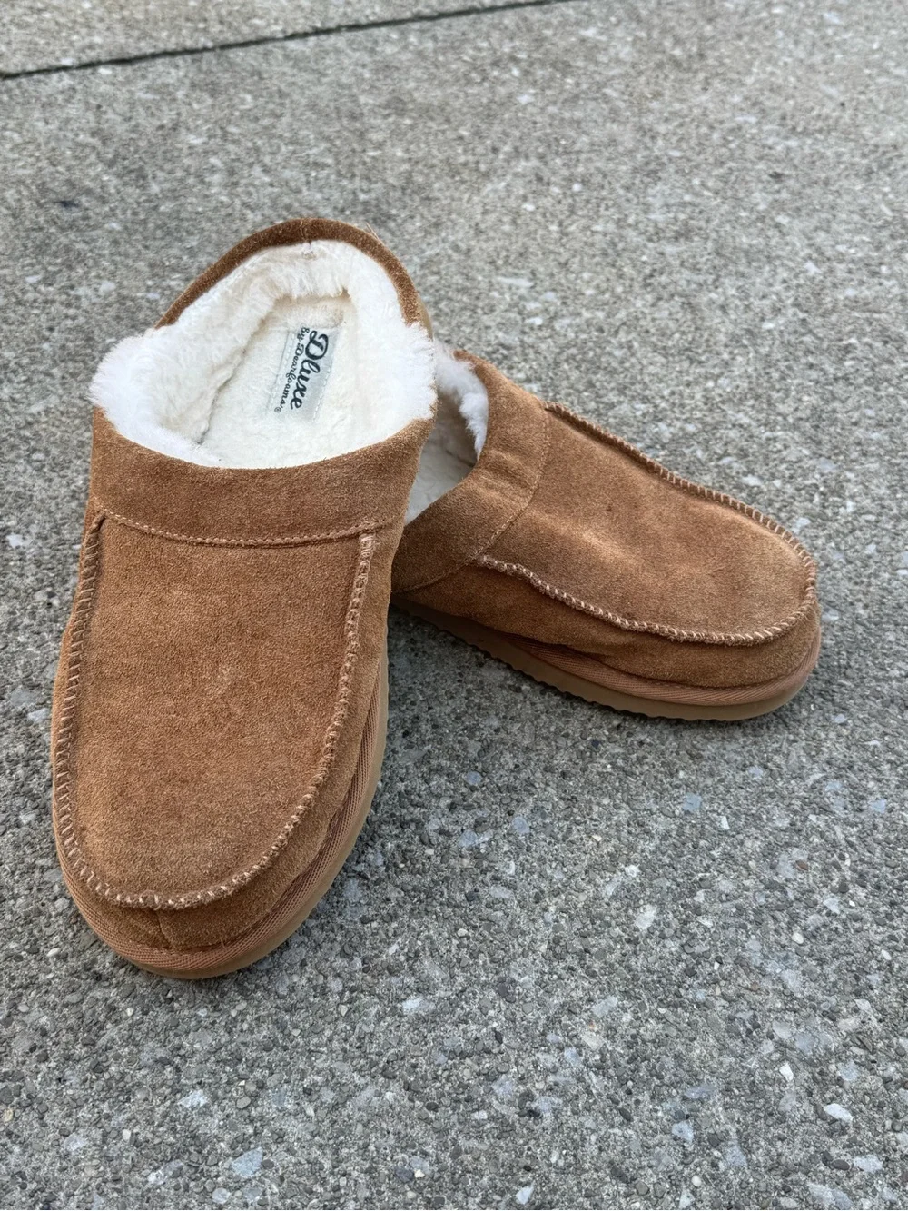 Dluxe by Dearfoams Men’s Lith Suede Shearling Slippers Size 10 Brown